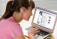 Tôi đau khổ quá, ngày nào cũng điên cuồng lục tung facebook chồng cũ chỉ vì...