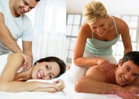 Vợ chồng massage cho nhau để cùng thăng hoa