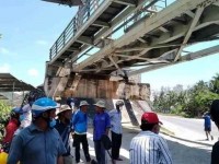 Mải chụp hình, hai nữ sinh tử vong khi đoàn tàu chạy qua