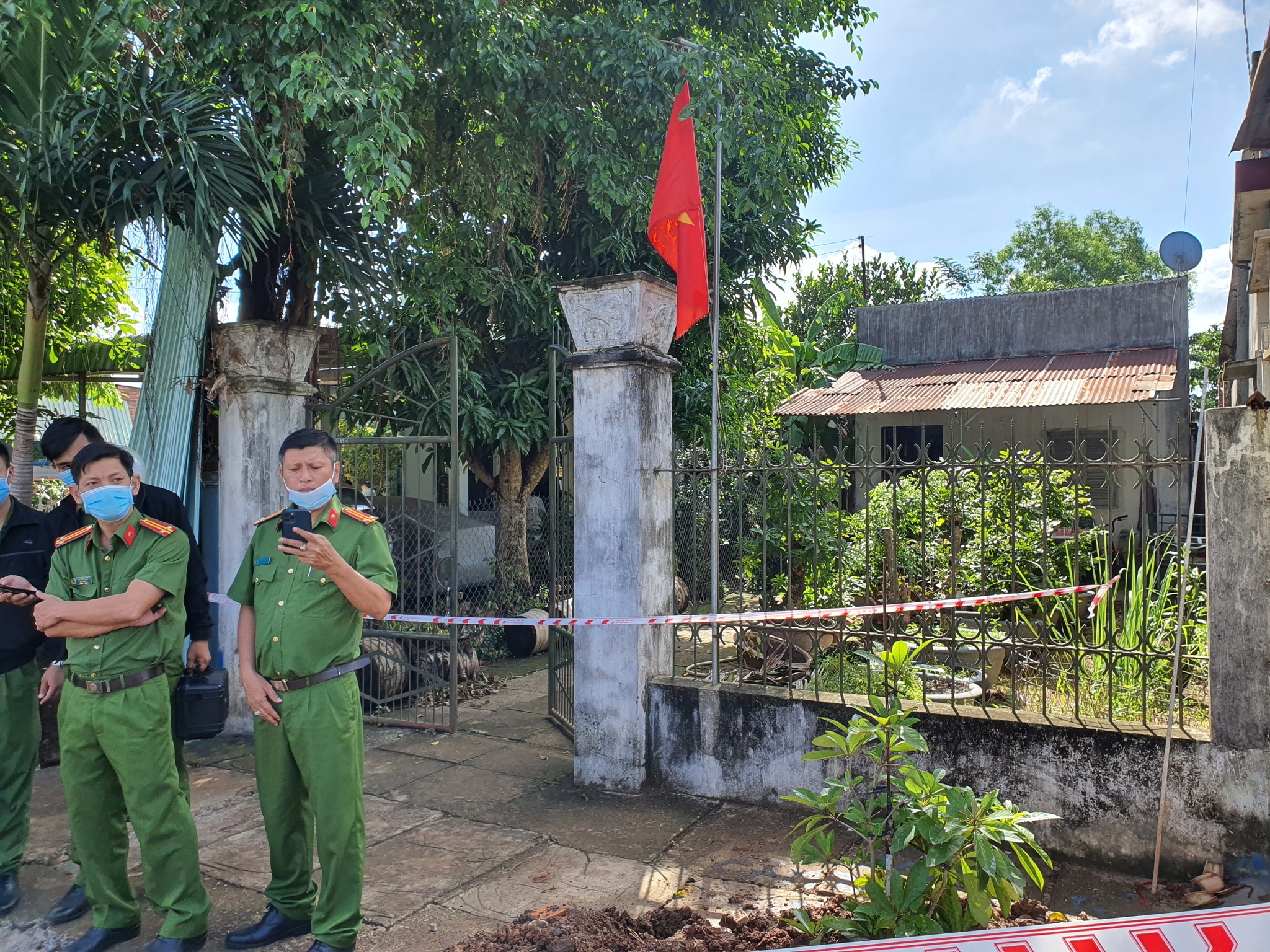 Án mạng nghiêm trọng ở Bà Rịa - Vũng Tàu: Mẹ con cô giáo tử vong, nghi bị cắt cổ