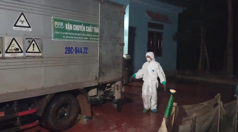 Thu gom hơn 600kg khẩu trang đã qua sử dụng ở Vĩnh Phúc mang về Hà Nội