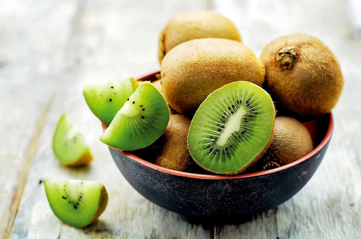 Ăn Kiwi có giảm cân không và Giảm cân an toàn với thực đơn salad kiwi