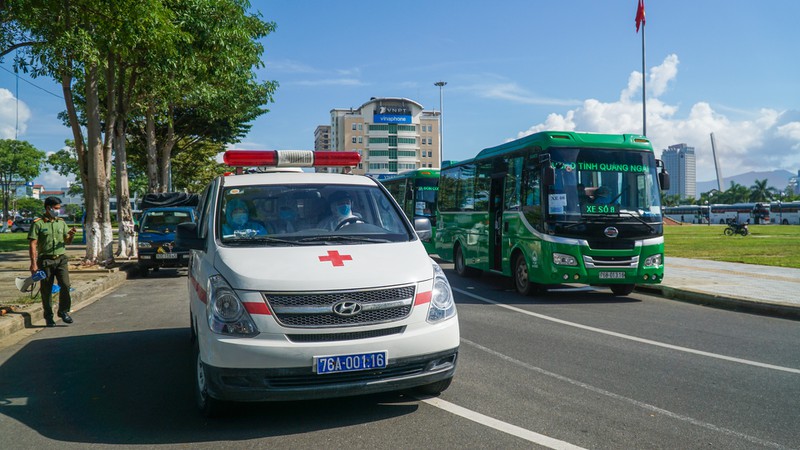 Hơn 700 người dân Quảng Ngãi rời ’tâm dịch Đà Nẵng’ về quê