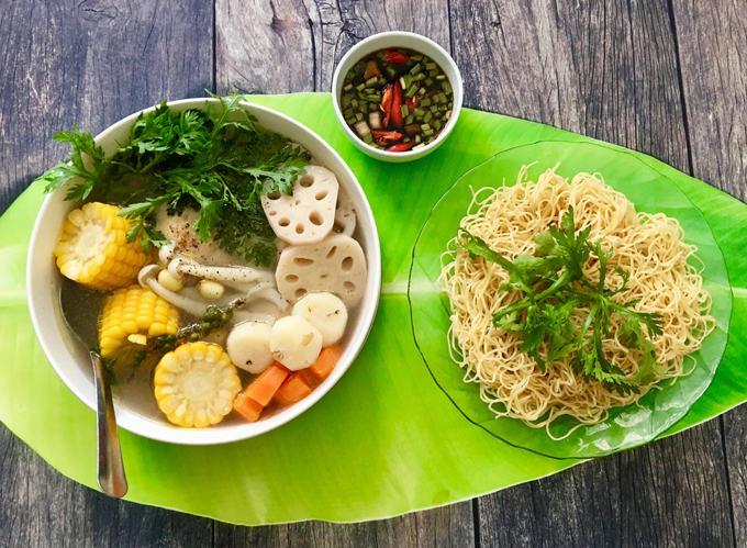 Cách nấu canh gà ngũ sắc thanh mát bổ dưỡng