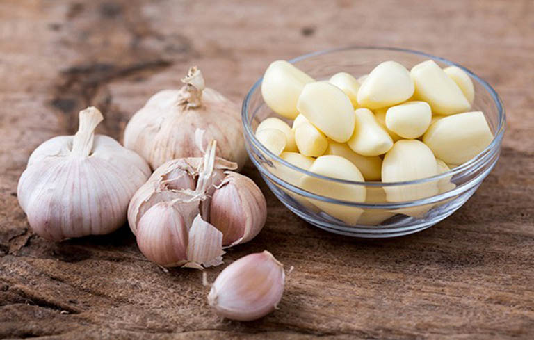 Tỏi cũng giúp tăng cường đề kháng, qua đó giúp hỗ trợ phòng bệnh cúm